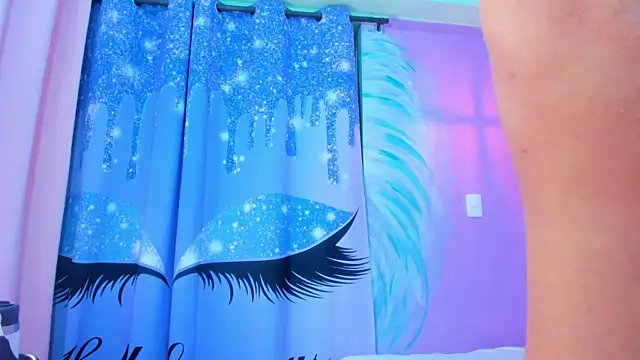 MaxiWildd online show from April 2026 01:15:01 PM