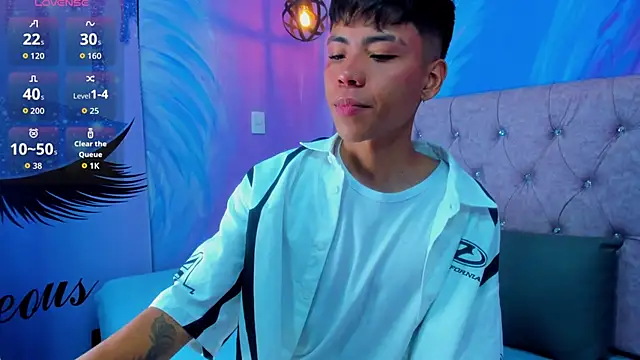 MaxiWildd online show from April 2026 01:17:02 PM