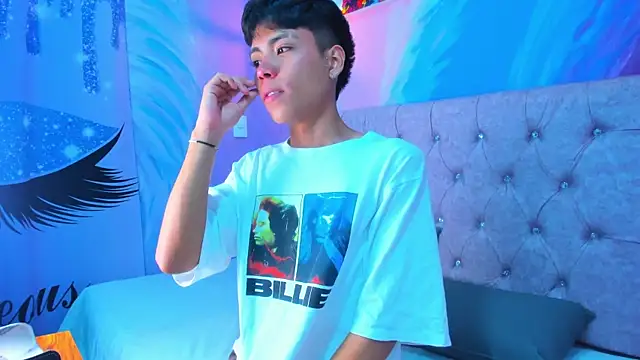 MaxiWildd online show from April 2026 01:27:01 PM