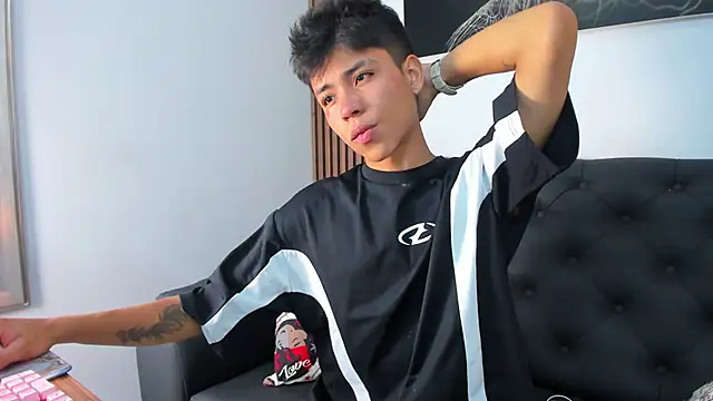 MaxiWildd online show from March 2026 01:11:01 PM