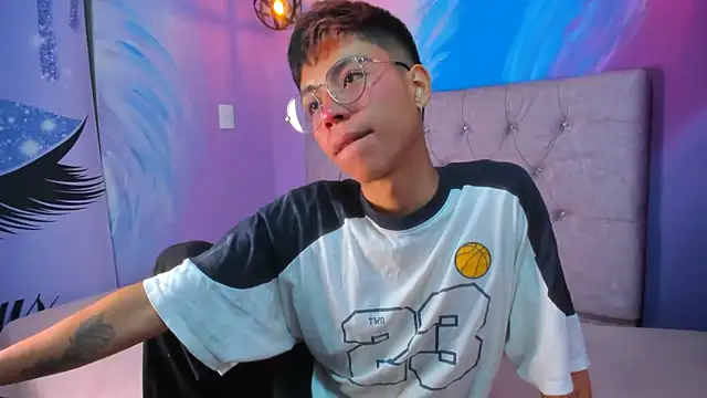 MaxiWildd online show from November 2025 01:04:02 PM