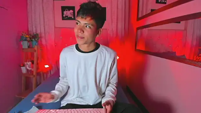 MaxiWildd online show from November 2025 01:10:02 PM