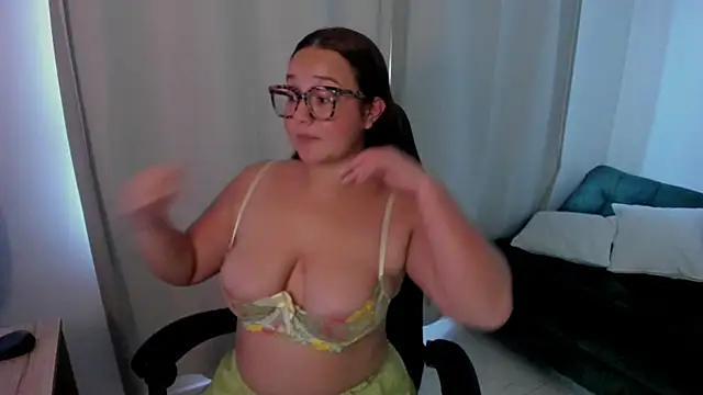 Kyleighc online show from April 2026 10:18:02 PM