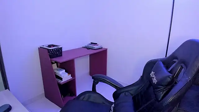 Kyleighc online show from July 2026 11:26:01 PM