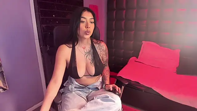 Snapshot of Keyla_Cutte chatting on September 2025 03:35:01 AM Keyla Cutte online show from September 2025 03:35:01 AM