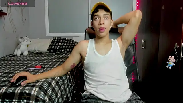 Snapshot of Noxx_starkK chatting on December 2025 12:11:02 AM Noxx starkK online show from December 2025 12:11:02 AM