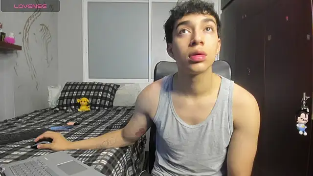 Snapshot of Noxx_starkK chatting on November 2025 10:48:01 PM Noxx starkK online show from November 2025 10:48:01 PM