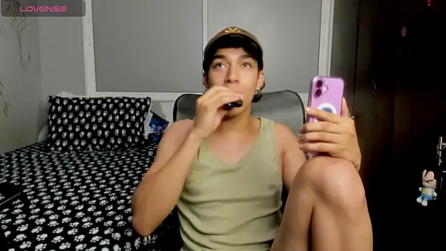 Snapshot of Noxx_starkK chatting on November 2025 04:02:01 AM Noxx starkK online show from November 2025 04:02:01 AM