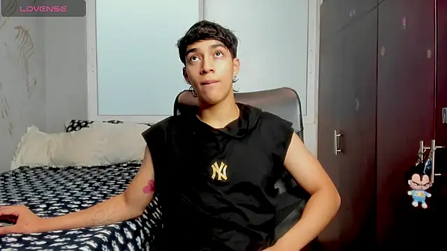 Snapshot of Noxx_starkK chatting on December 2025 05:06:01 PM Noxx starkK online show from December 2025 05:06:01 PM