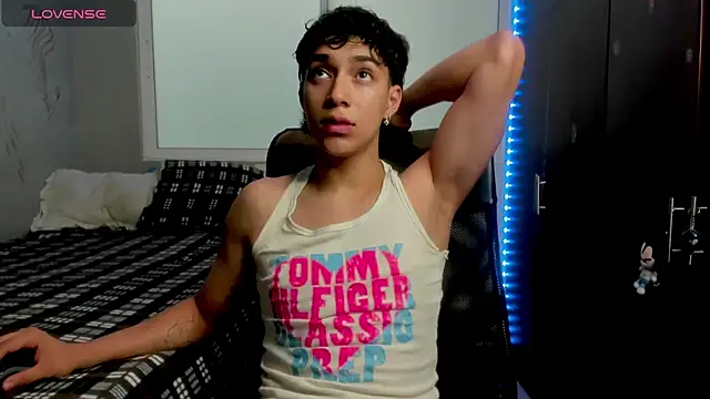 Snapshot of Noxx_starkK chatting on December 2025 05:33:01 PM Noxx starkK online show from December 2025 05:33:01 PM