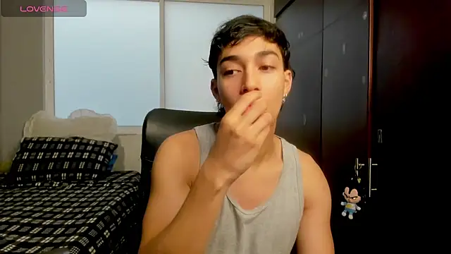 Snapshot of Noxx_starkK chatting on December 2025 08:21:01 PM Noxx starkK online show from December 2025 08:21:01 PM