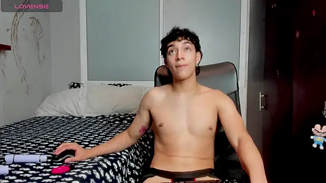 Snapshot of Noxx_starkK chatting on December 2025 08:04:02 PM Noxx starkK online show from December 2025 08:04:02 PM