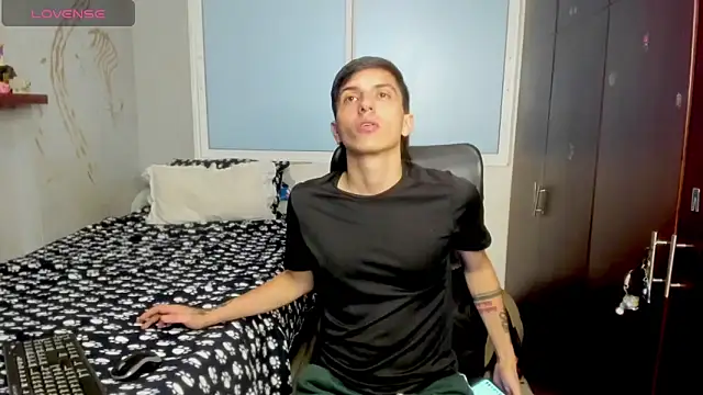 Snapshot of Noxx_starkK chatting on November 2025 11:14:02 PM Noxx starkK online show from November 2025 11:14:02 PM