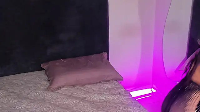 saramikaelson online show from January 2026 10:57:01 PM