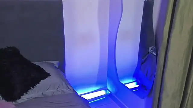 saramikaelson online show from April 2026 12:17:01 AM