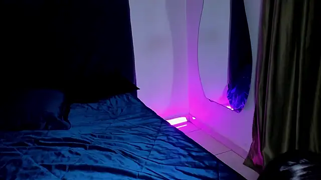 saramikaelson online show from November 2025 11:05:01 PM