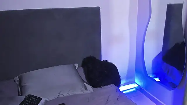 saramikaelson online show from March 2026 11:29:01 PM