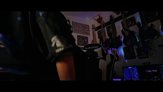 Snapshot of TheSlutMuffin chatting on December 2025 05:28:01 AM TheSlutMuffin online show from December 2025 05:28:01 AM