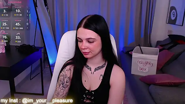 Snapshot of Michela_Fruet chatting on February 2026 01:06:02 AM Michela Fruet online show from February 2026 01:06:02 AM