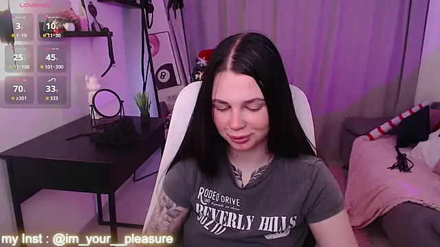 Snapshot of Michela_Fruet chatting on December 2025 01:19:01 AM Michela Fruet online show from December 2025 01:19:01 AM