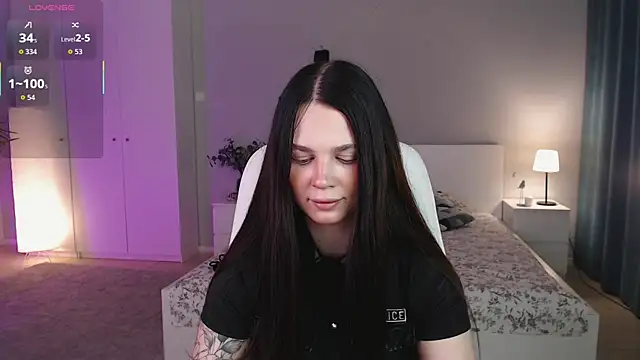 Michela Fruet online show from October 2025 01:09:01 AM