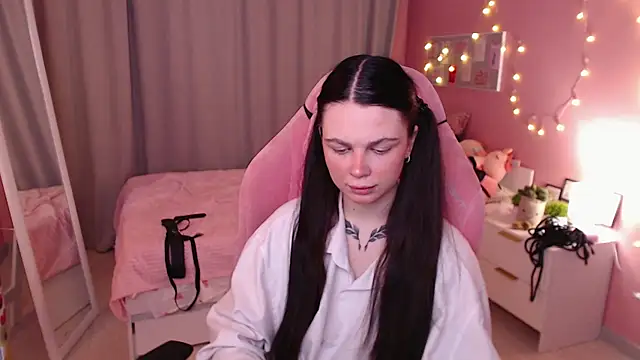 Michela Fruet online show from December 2025 01:05:01 AM