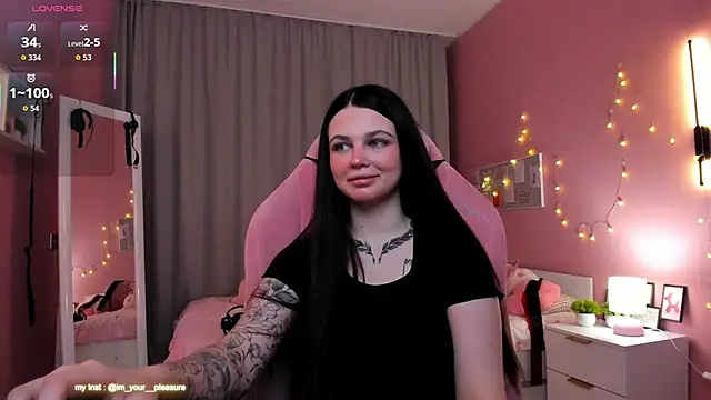 Michela Fruet online show from November 2025 01:06:01 AM