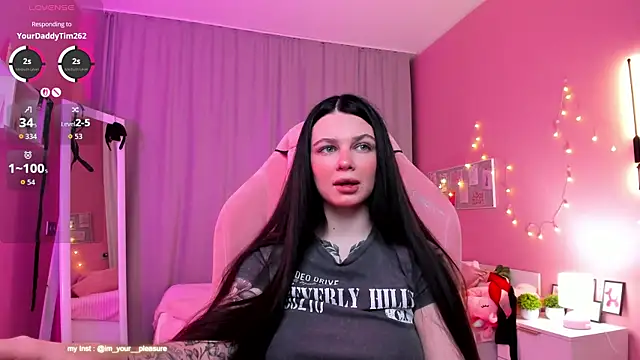 Michela Fruet online show from November 2025 01:06:01 AM