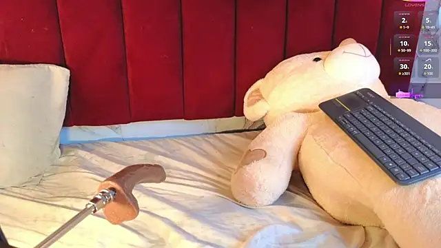 Snapshot of PrincePoppy chatting on October 2025 08:43:01 PM PrincePoppy online show from October 2025 08:43:01 PM