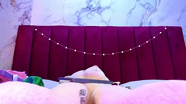 Snapshot of PrincePoppy chatting on December 2025 04:30:02 PM PrincePoppy online show from December 2025 04:30:02 PM