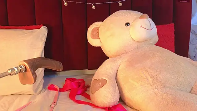 Snapshot of PrincePoppy chatting on October 2025 08:33:01 PM PrincePoppy online show from October 2025 08:33:01 PM