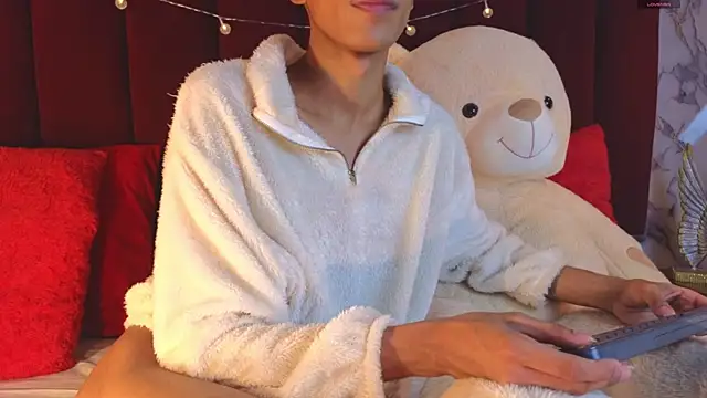 Snapshot of PrincePoppy chatting on October 2025 08:28:01 PM PrincePoppy online show from October 2025 08:28:01 PM