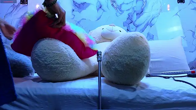 Snapshot of PrincePoppy chatting on January 2026 09:32:01 PM PrincePoppy online show from January 2026 09:32:01 PM