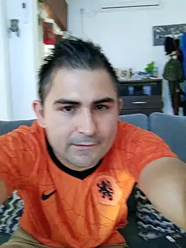 Snapshot of Bradd_32 chatting on February 2026 05:44:01 PM Bradd 32 online show from February 2026 05:44:01 PM