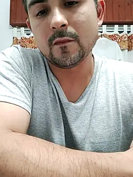 Bradd 32 online show from November 2025 02:48:01 AM