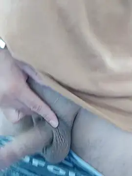 Bradd 32 online show from December 2025 05:07:02 PM