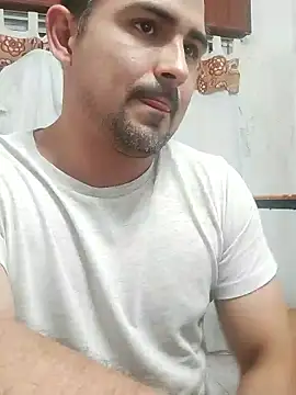 Snapshot of Bradd_32 chatting on January 2026 05:36:02 AM Bradd 32 online show from January 2026 05:36:02 AM