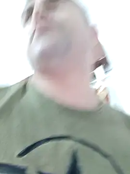 Bradd 32 online show from April 2026 12:23:01 PM