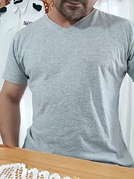 Bradd 32 online show from April 2026 06:14:02 PM