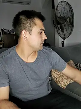 Bradd 32 online show from April 2026 02:51:01 AM