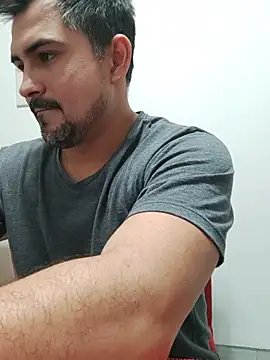 Bradd 32 online show from May 2026 05:18:02 AM