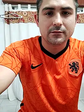 Snapshot of Bradd_32 chatting on February 2026 04:11:02 AM Bradd 32 online show from February 2026 04:11:02 AM