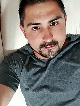 Bradd 32 online show from November 2025 01:43:02 AM