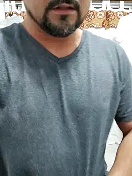 Bradd 32 online show from November 2025 02:04:02 AM