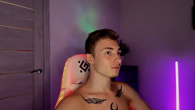 Artur  Skott online show from November 2025 07:08:01 PM