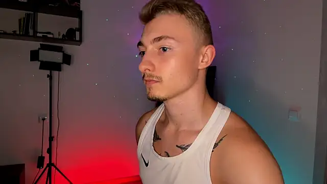 Artur  Skott online show from October 2025 05:57:01 PM