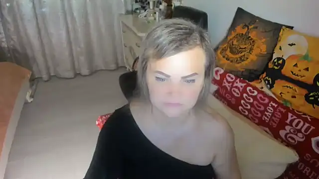 MildMature online show from November 2025 06:56:02 PM