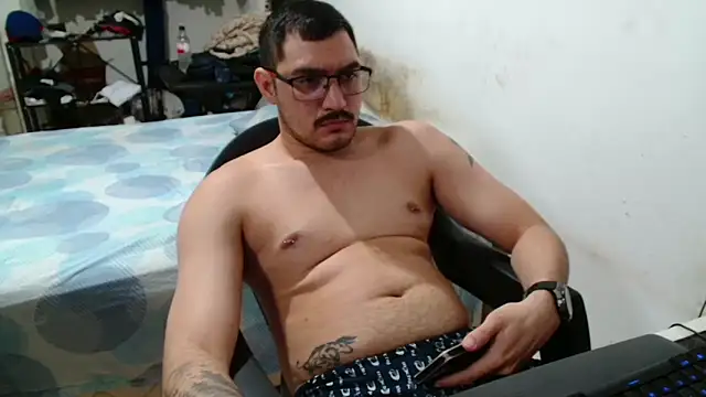 Leonino231 online show from April 2026 06:33:02 PM