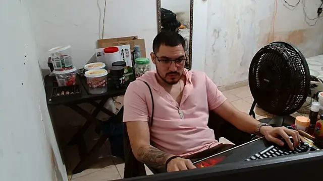 Leonino231 online show from November 2025 08:57:02 PM