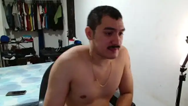 Leonino231 online show from April 2026 10:32:01 PM